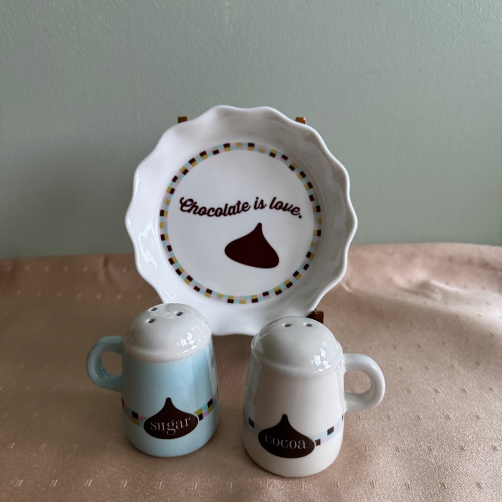 Decorative Plate & Sugar and Cocoa Shakers Set Hershey’s Kisses